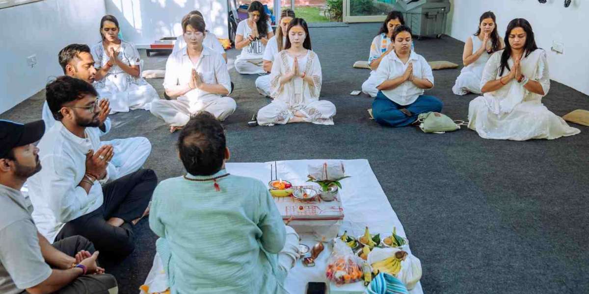 200 hour yoga teacher training course in rishikesh