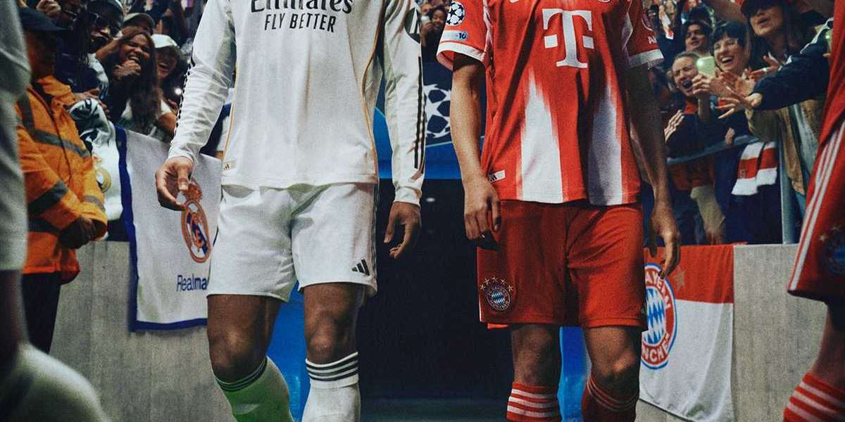 The Pitch's Secrets: Environmental & Player Psychology in FC 26